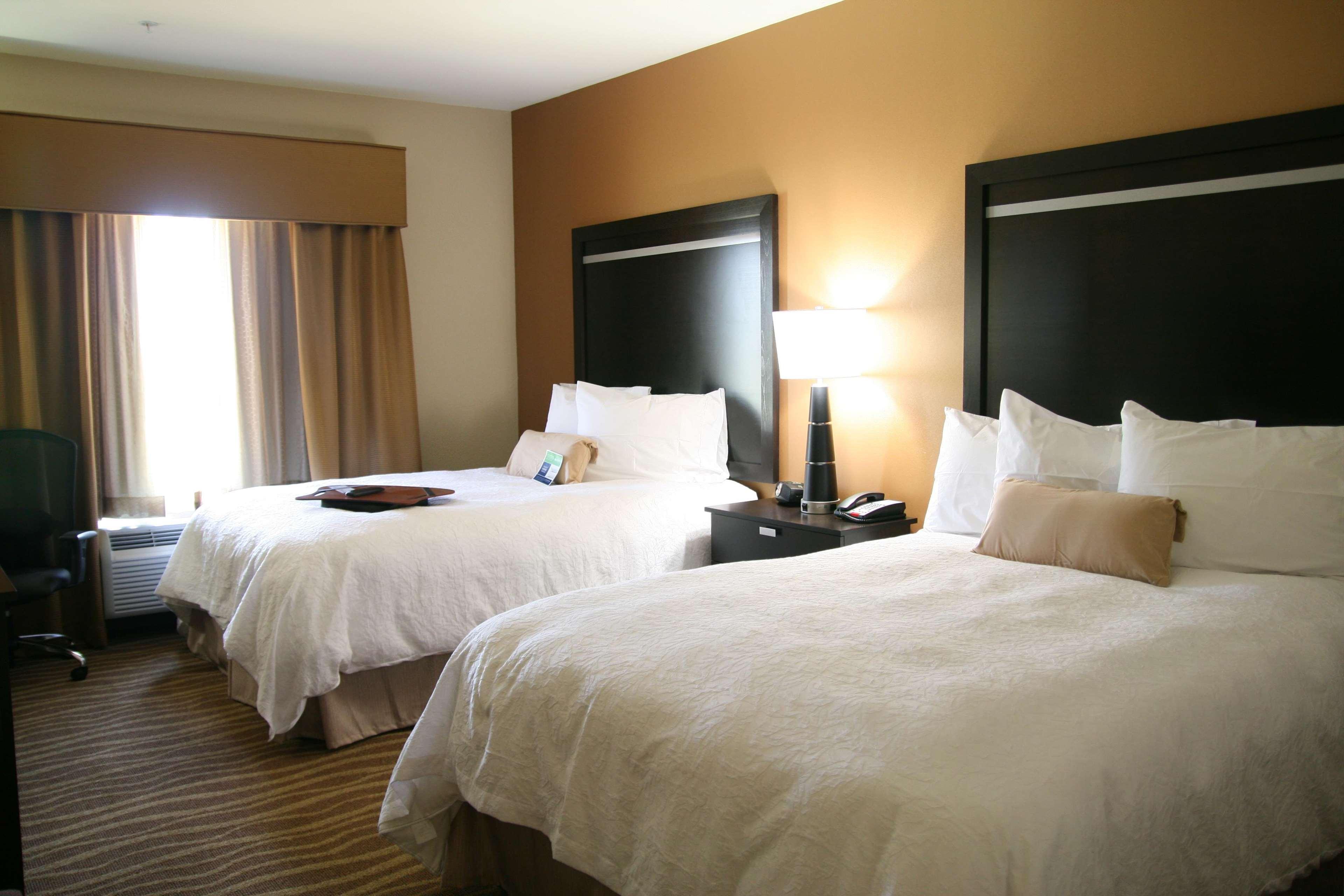 Hampton Inn & Suites Клберн Номер фото