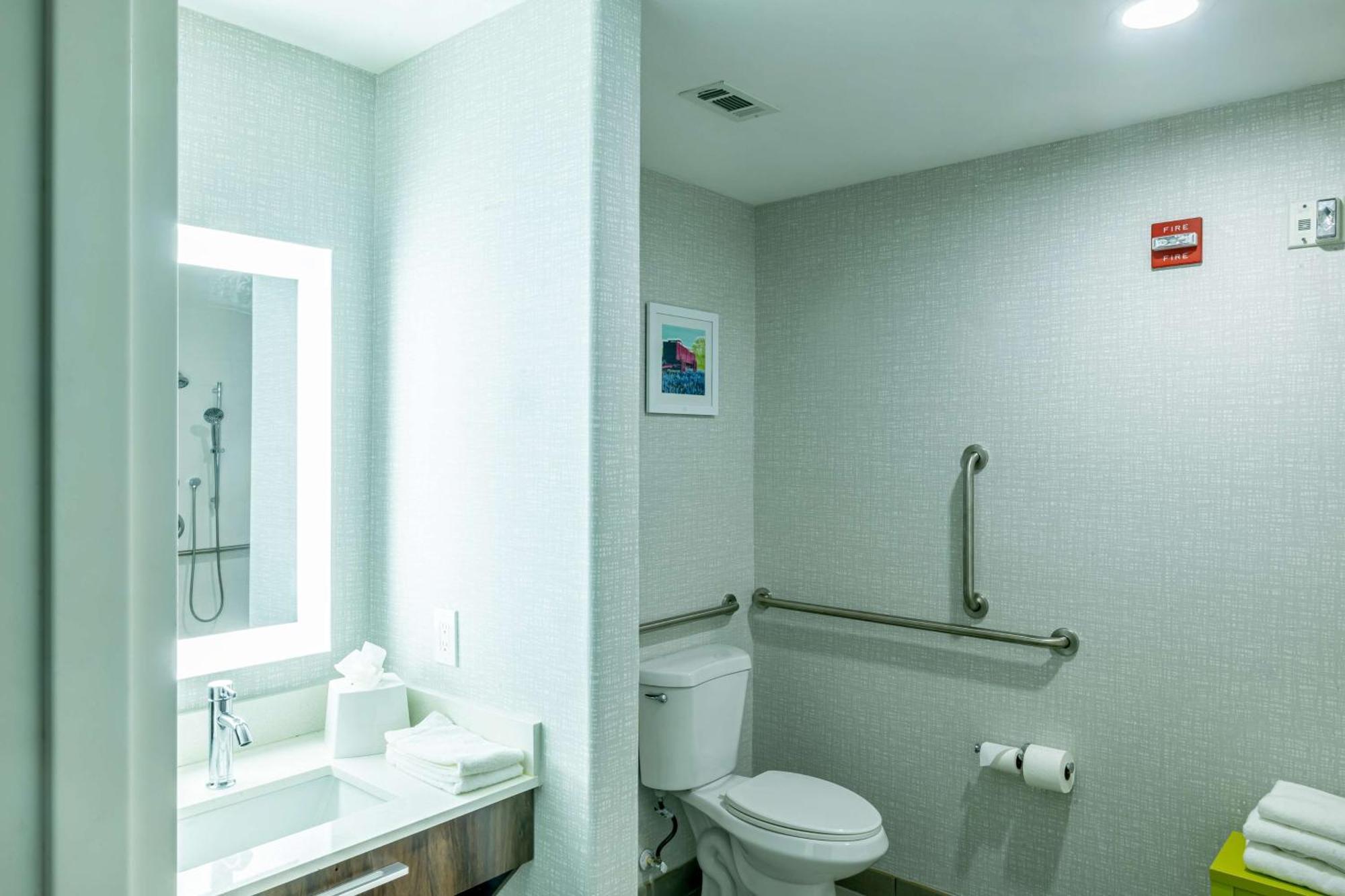 Hampton Inn & Suites Клберн Экстерьер фото