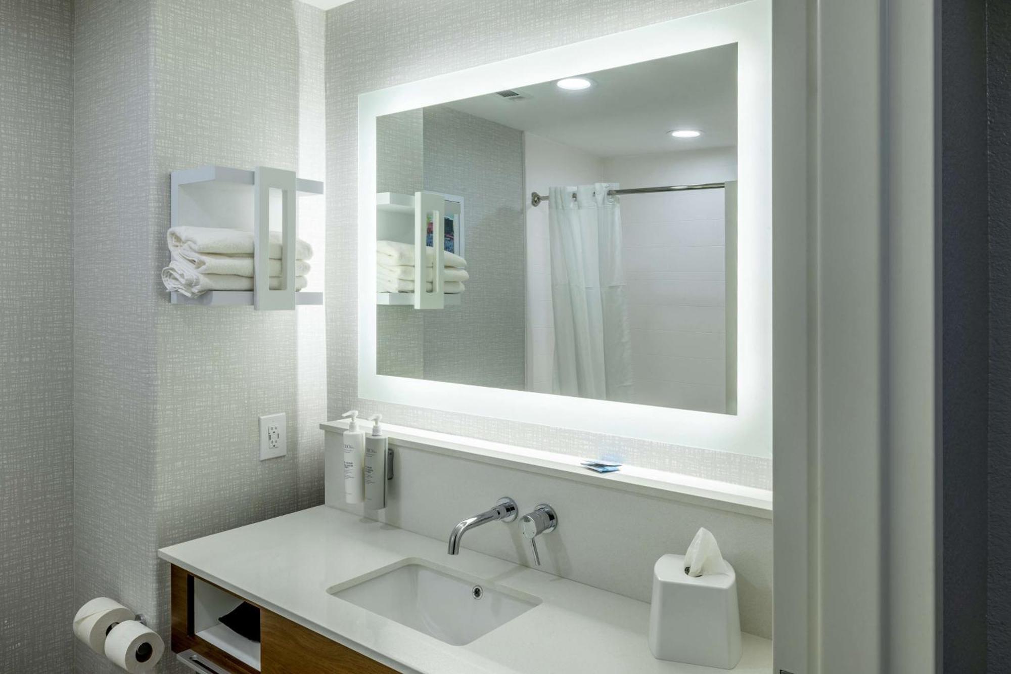 Hampton Inn & Suites Клберн Экстерьер фото