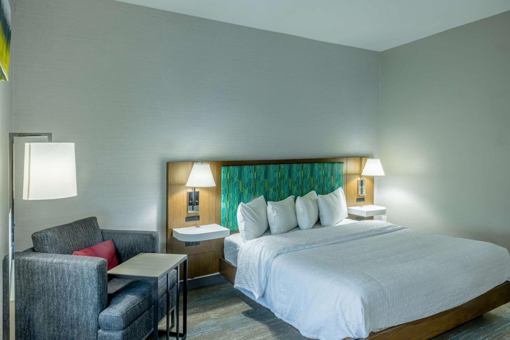 Hampton Inn & Suites Клберн Экстерьер фото