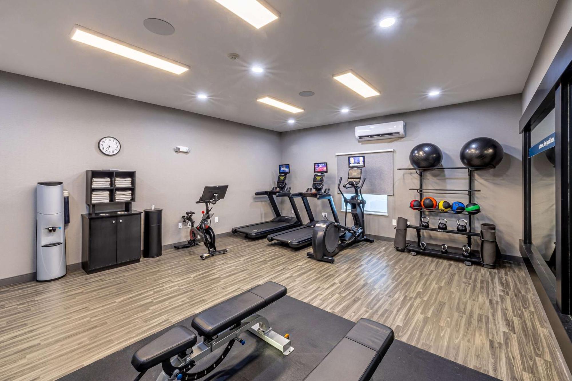 Hampton Inn & Suites Клберн Экстерьер фото