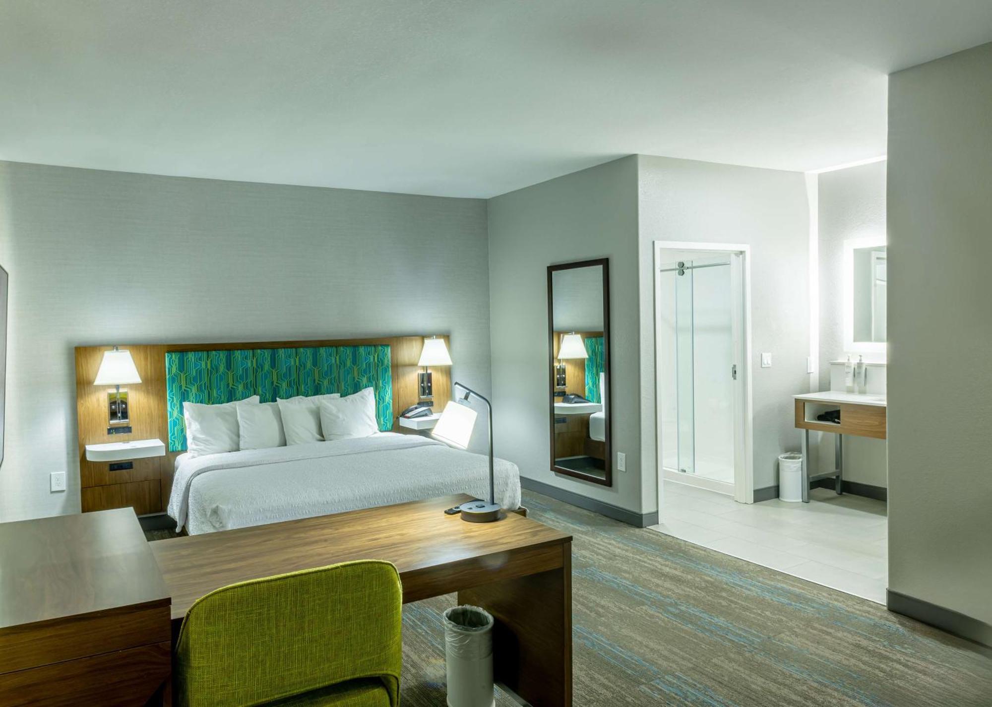 Hampton Inn & Suites Клберн Экстерьер фото