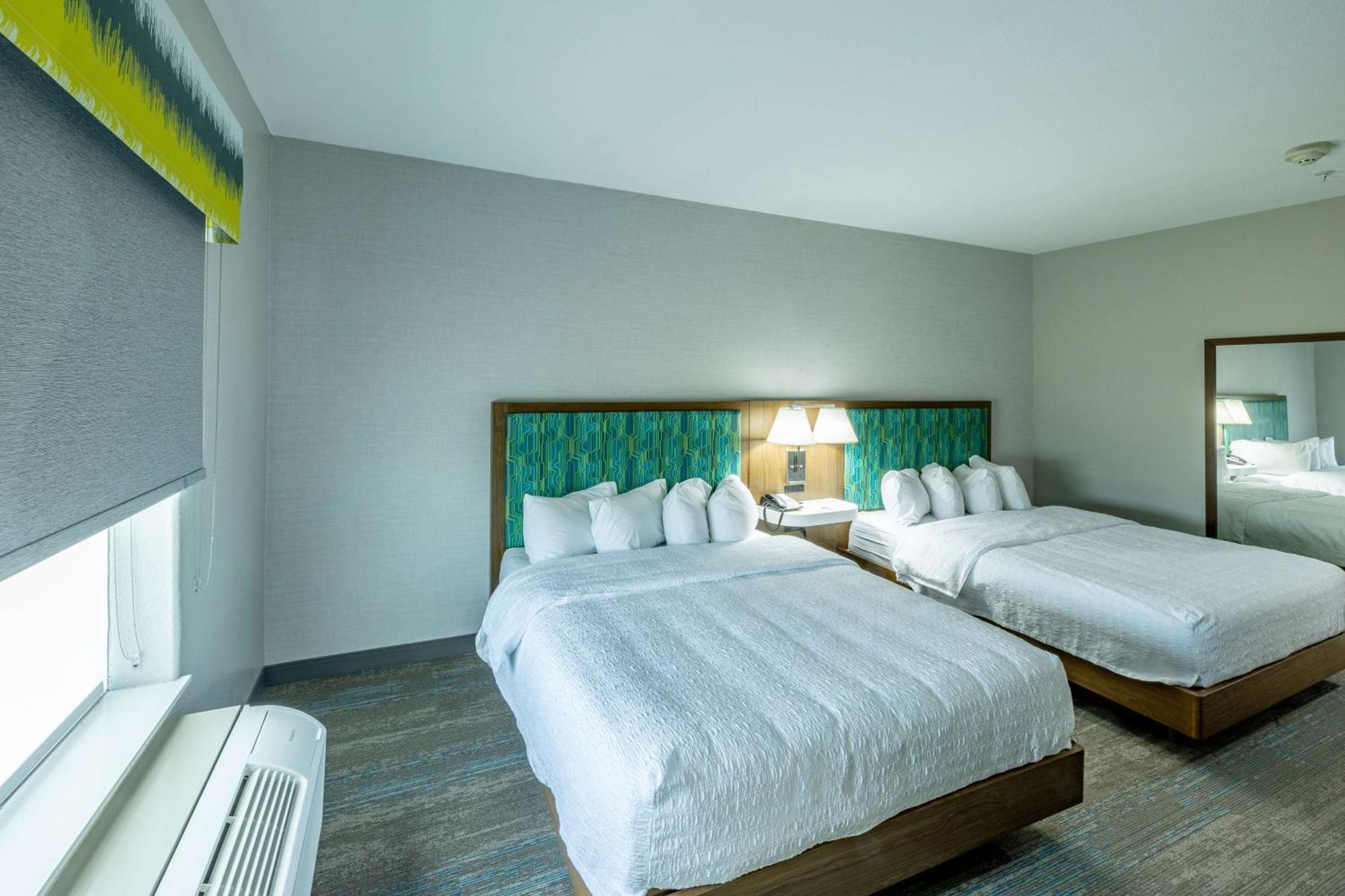 Hampton Inn & Suites Клберн Экстерьер фото
