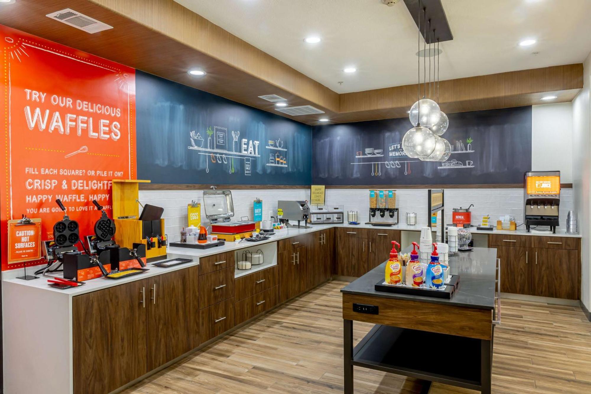 Hampton Inn & Suites Клберн Экстерьер фото