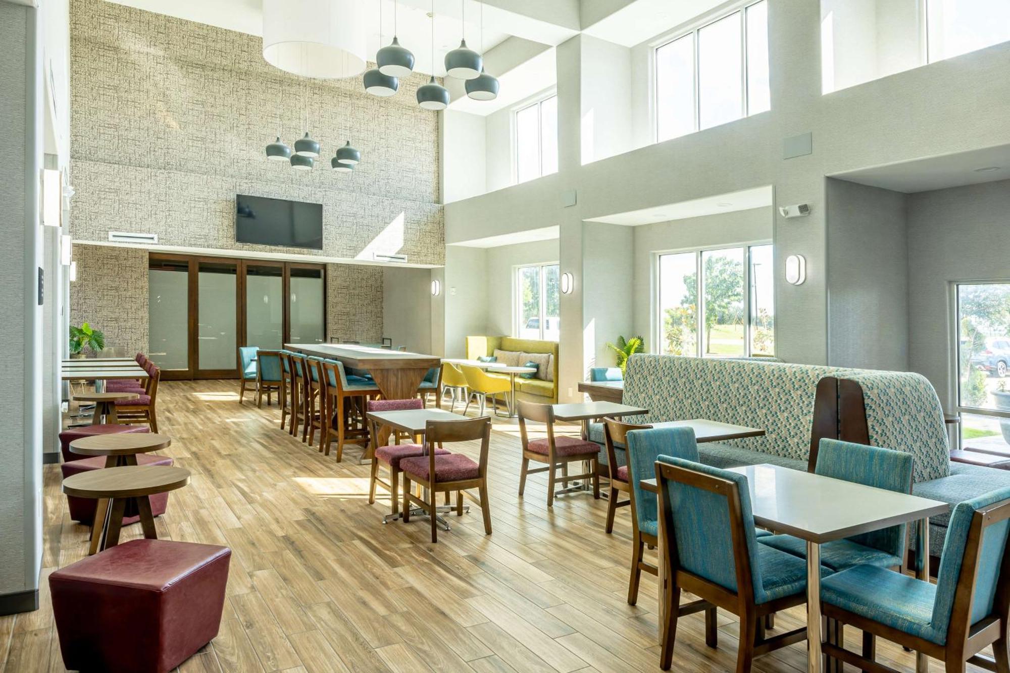Hampton Inn & Suites Клберн Экстерьер фото