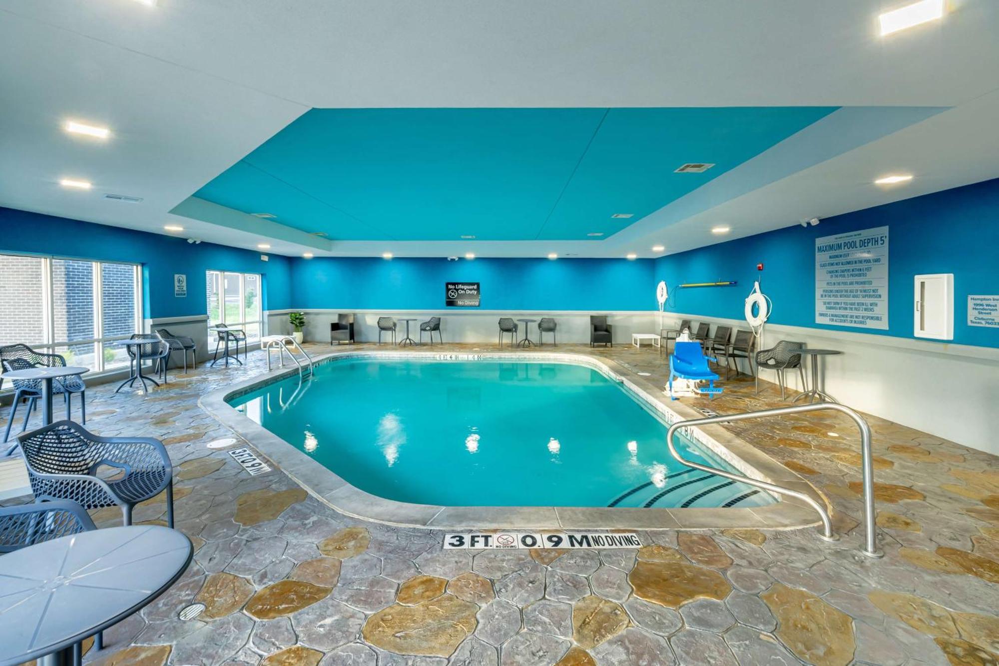 Hampton Inn & Suites Клберн Экстерьер фото
