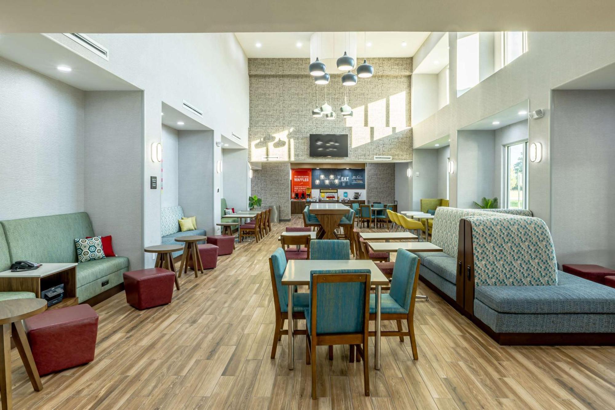 Hampton Inn & Suites Клберн Экстерьер фото